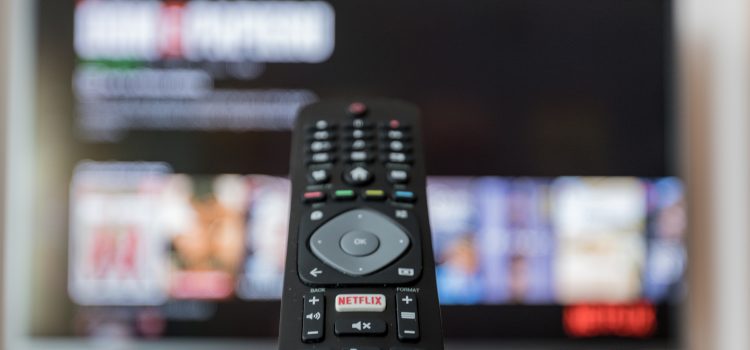 Mando a distancia apuntando a la TV