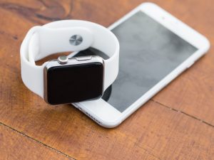 Smartwatch y teléfono móvil