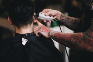 Una máquina de afeitar puede llegar a ser peligrosa si no se utiliza con cuidado.