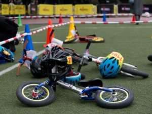Las bicicletas sin pedales son el comienzo de los niños en el ciclismo
