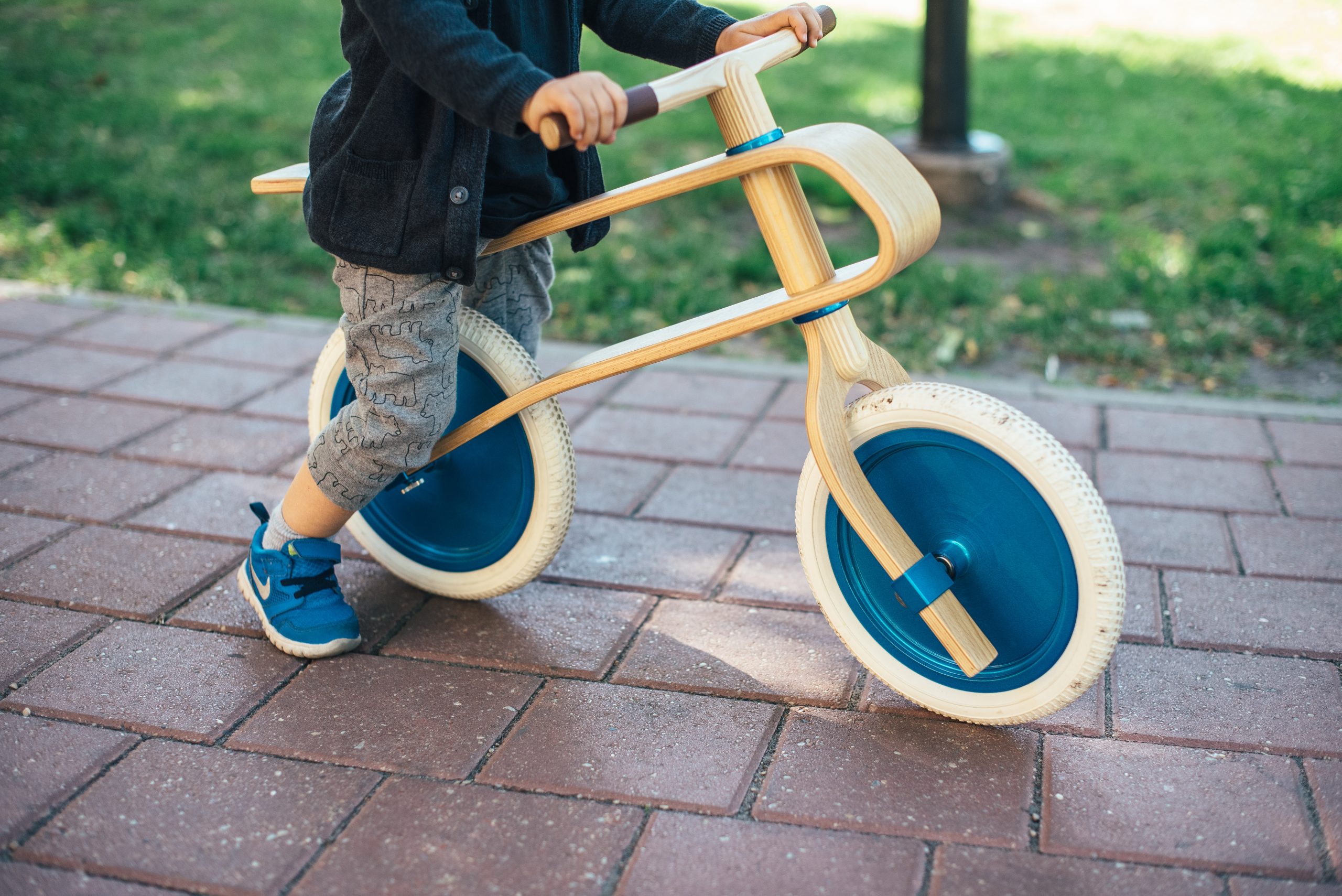 Las bicicletas sin pedales deben acomodarse al tamaño del niño